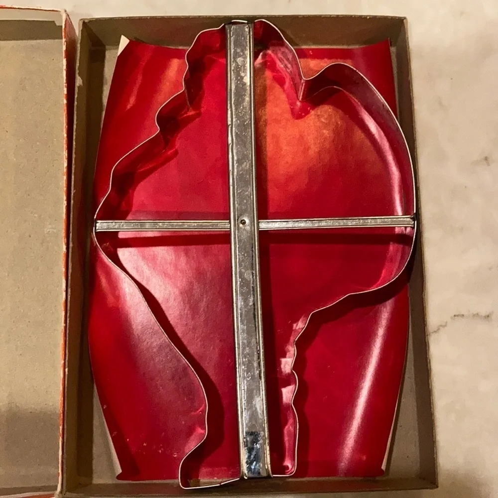Vintage metal Santa cookie cutter (large) original box Santa Claus Cooky Cutter